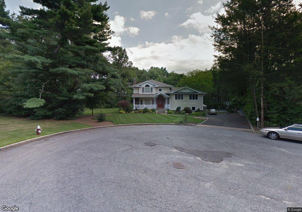 4 Susan Ct, Glen Cove, NY 11542 - photo 1