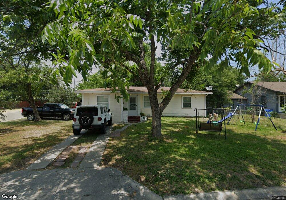1004 E Weinert St, Seguin, TX 78155 - photo 1