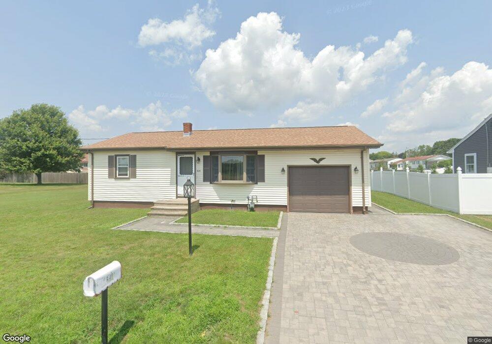 925 Allen St, North Dartmouth, MA 02747 - photo 1