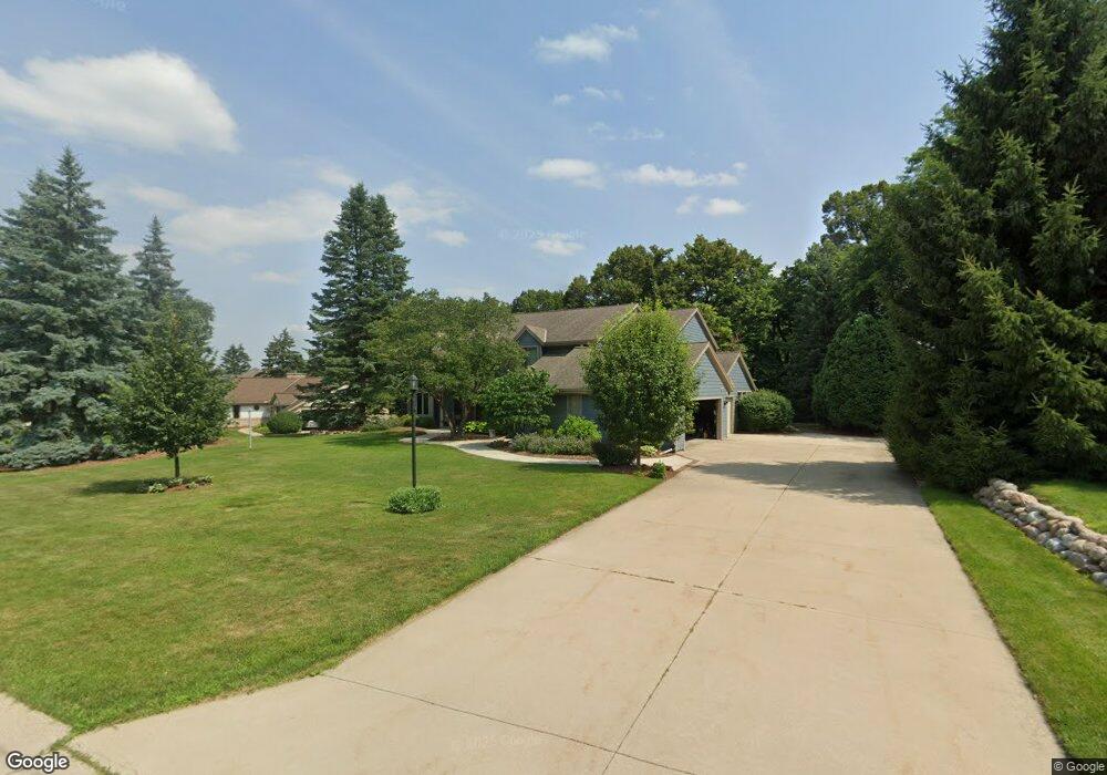 N33W23855 Fieldside Rd, Pewaukee, WI 53072 - photo 1