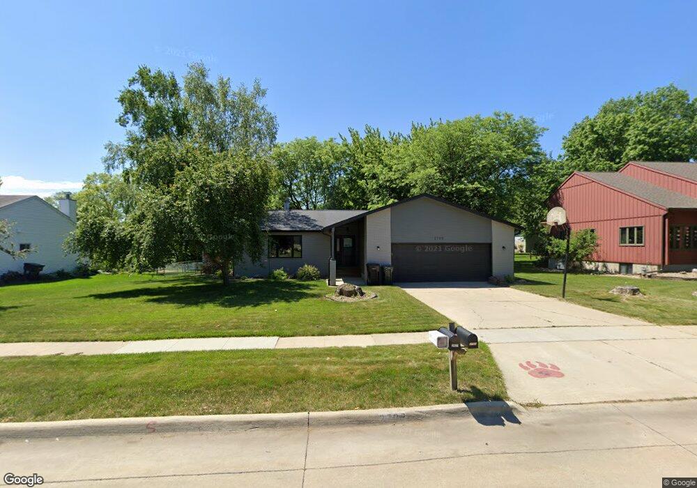2702 Abraham Dr, Cedar Falls, IA 50613 - photo 1