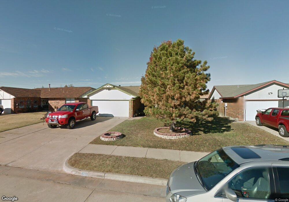 909 NE 24th St, Moore, OK 73160 - photo 1