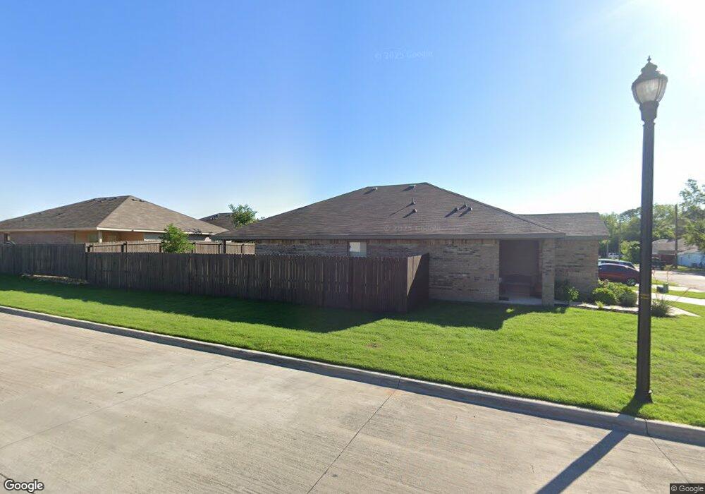 322 Phillips St, Cleburne, TX 76033 - photo 1