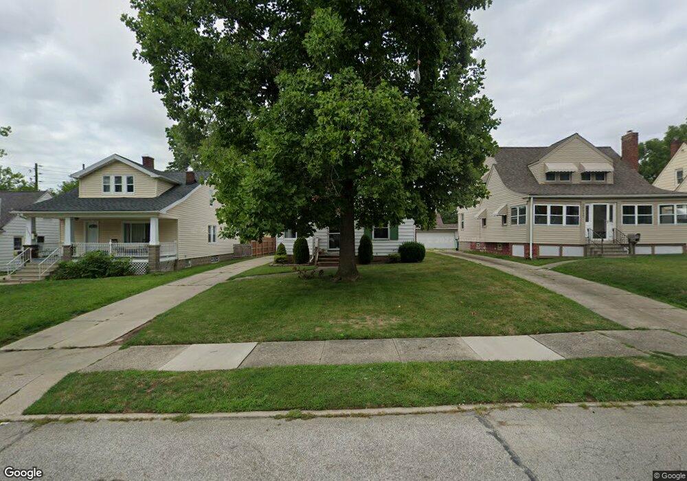 20509 Franklin Rd, Maple Heights, OH 44137 - photo 1