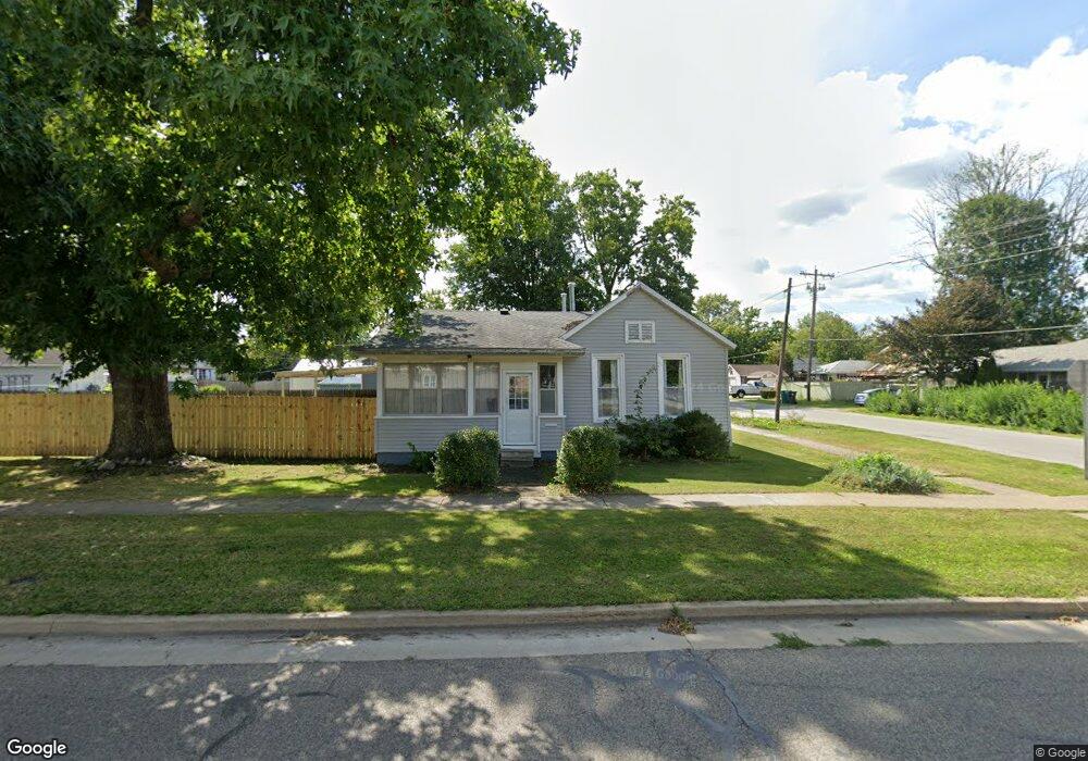 315 N Niles Ave, Tuscola, IL 61953 - photo 1