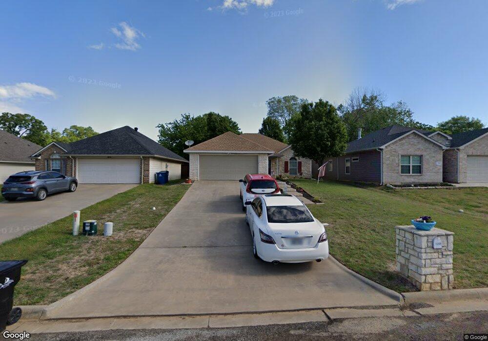 1209 Amsden Cir, Denison, TX 75020 - photo 1