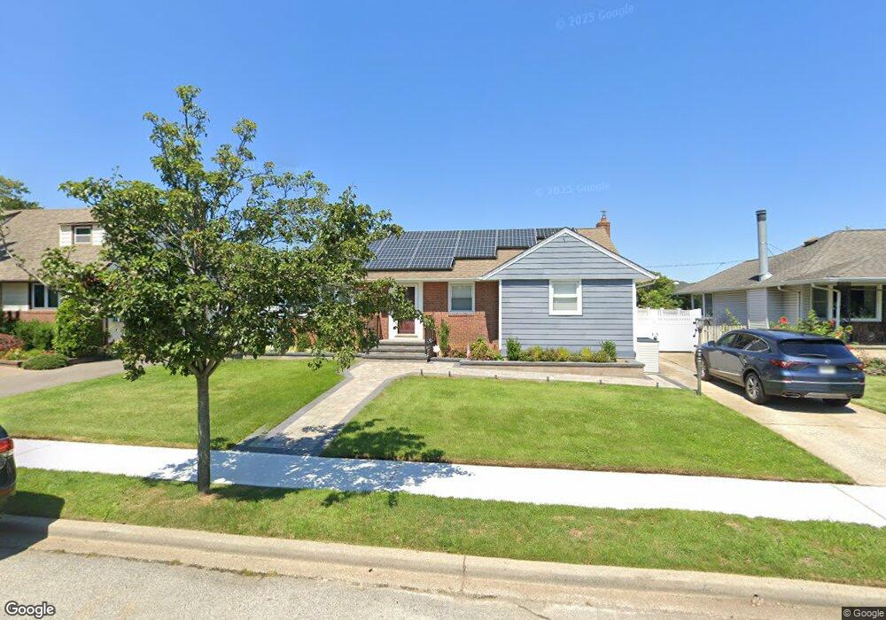 953 Whitebirch Ln, Wantagh, NY 11793 - photo 1