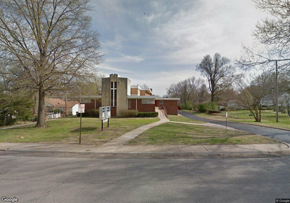 2911 SW 8th Ave, Topeka, KS 66606 - photo 1