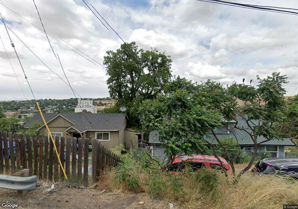 697 SE Goodwin Ave, Pendleton, OR 97801 - photo 1