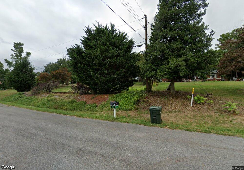 601 Alphin Ave, Waynesboro, VA 22980 - photo 1