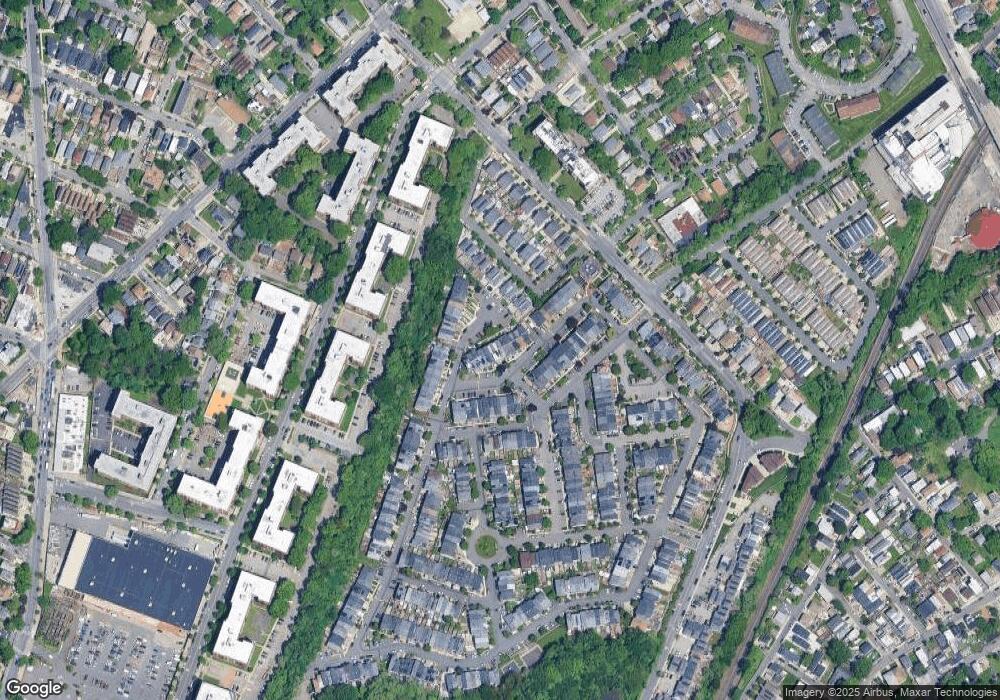 25 Long Pond Ln, Staten Island, NY 10304 - photo 1