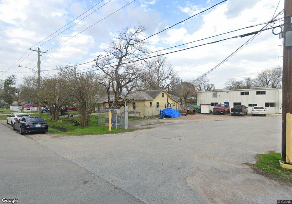 6810 Roswell St, Houston, TX 77022 - photo 1