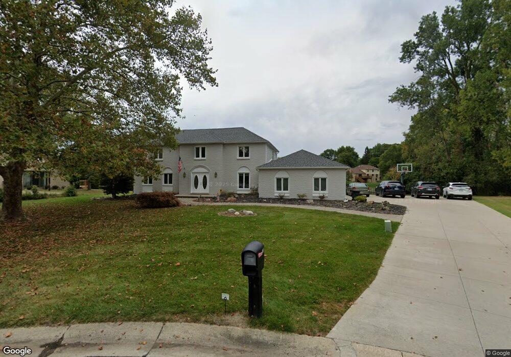 1734 Hiview Ct, Bloomfield Hills, MI 48302 - photo 1