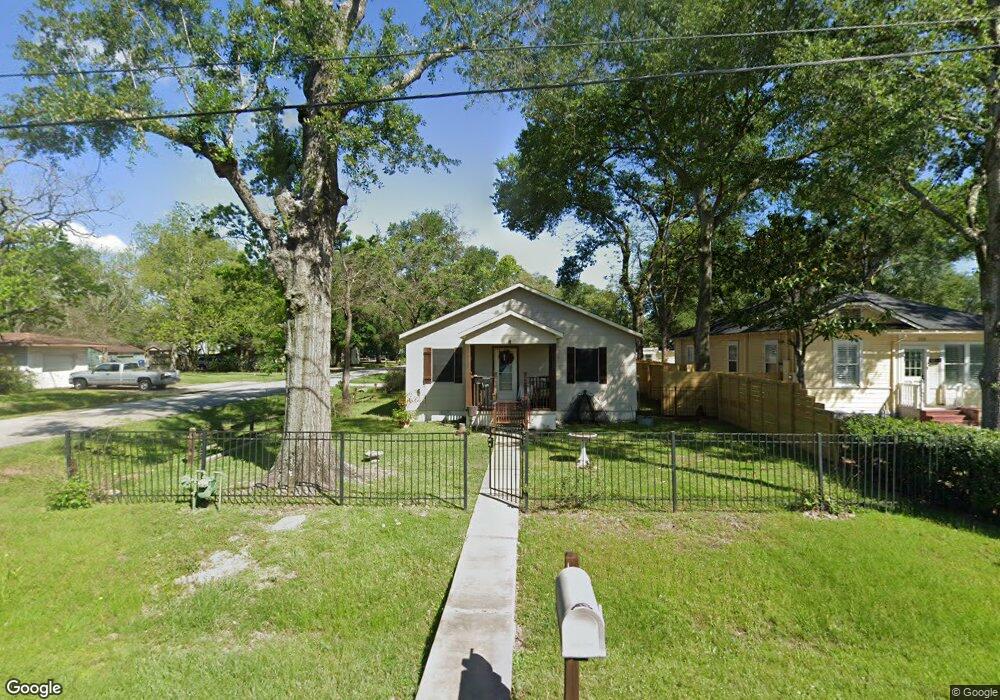 520 Clayton St, Tomball, TX 77375 - photo 1