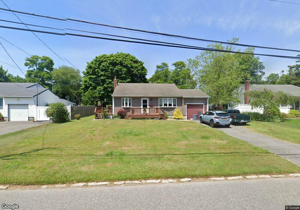 224 Connetquot Rd, Bayport, NY 11705 - photo 1