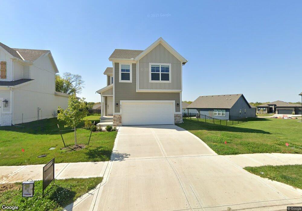 527 Hampstead Dr, Raymore, MO 64083 - photo 1