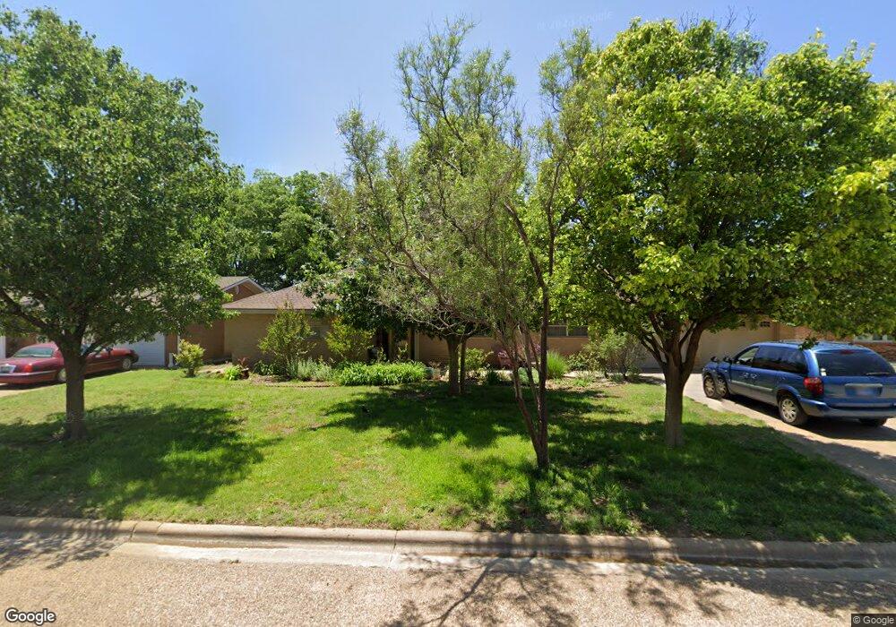 803 Itasca St, Plainview, TX 79072 - photo 1