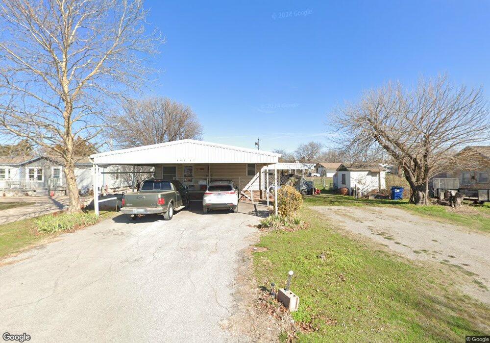 705 N Ash Ave, Cache, OK 73527 - photo 1