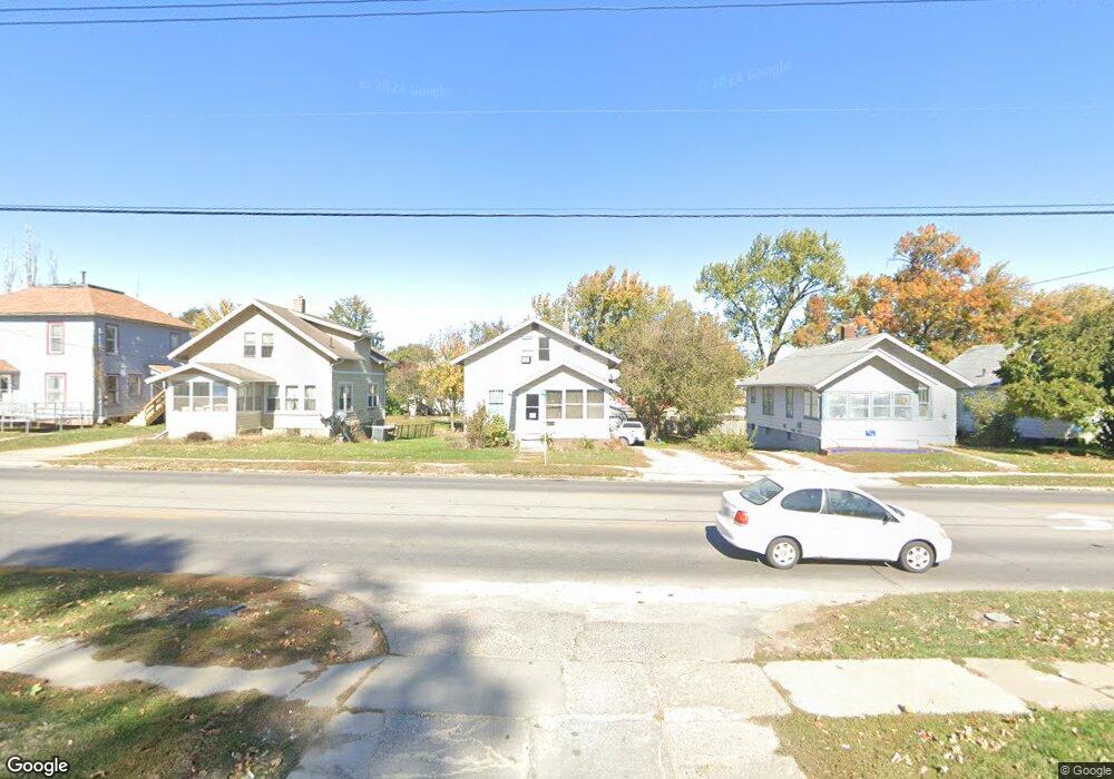 830 1st Ave E, Newton, IA 50208 - photo 1