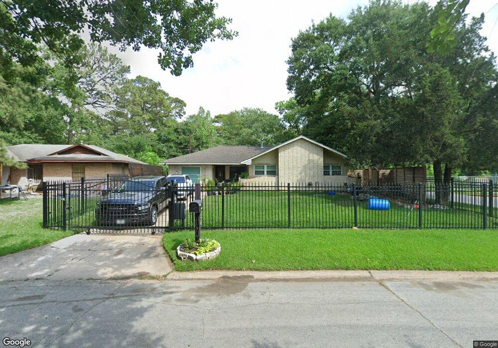 10102 Bretton Dr, Houston, TX 77016 - photo 1