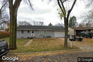 211 Arthur Ave E, Winsted, MN 55395
