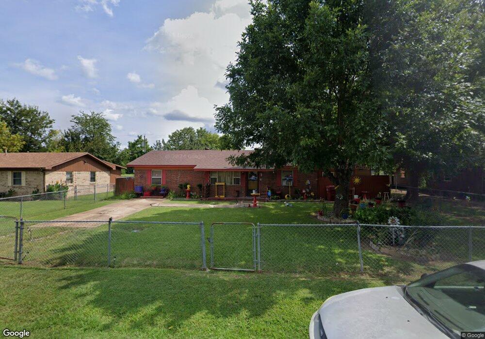 907 W Kiamichi St, Hugo, OK 74743 - photo 1