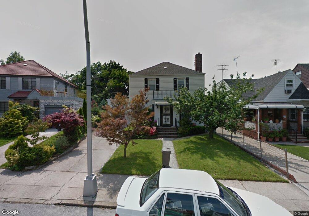 7658 174th St, Fresh Meadows, NY 11366 - photo 1