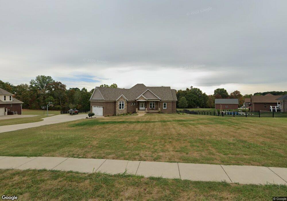 723 Sunray Dr, Shepherdsville, KY 40165 - photo 1