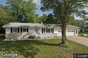 705 Country Ln, Carthage, IL 62321