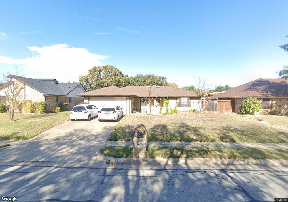 1425 Circle Ln, Bedford, TX 76022 - photo 1