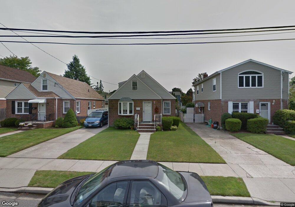 60 Roxbury Rd, Franklin Square, NY 11010 - photo 1