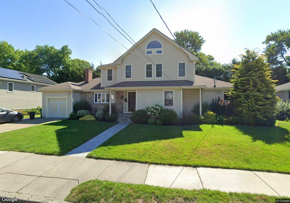 11 Helene Rd, Waban, MA 02468 - photo 1