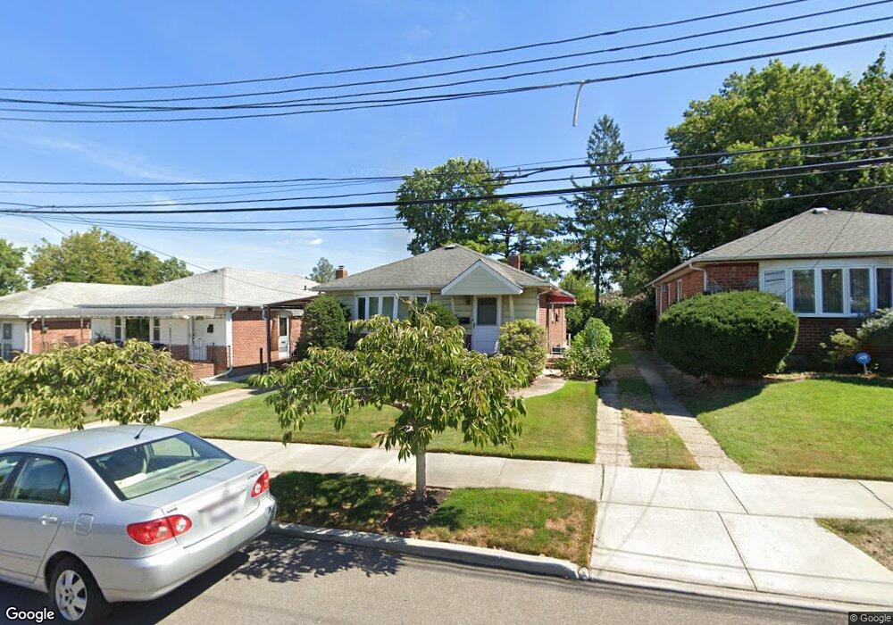 5825 260th St, Little Neck, NY 11362 - photo 1