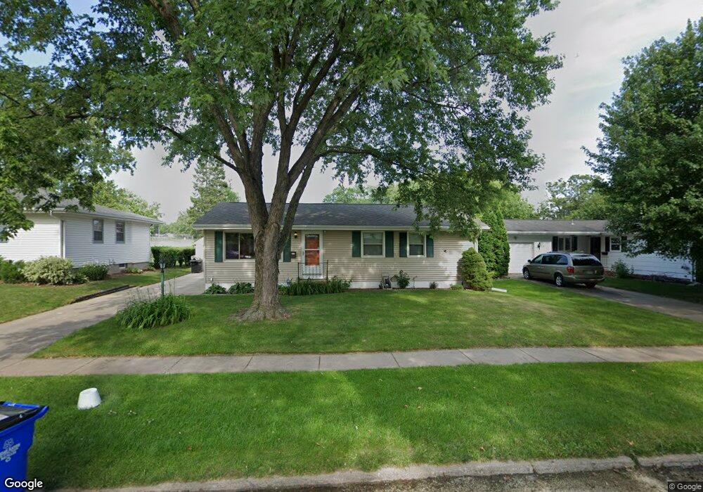 2719 Teresa Dr SW, Cedar Rapids, IA 52404 - photo 1
