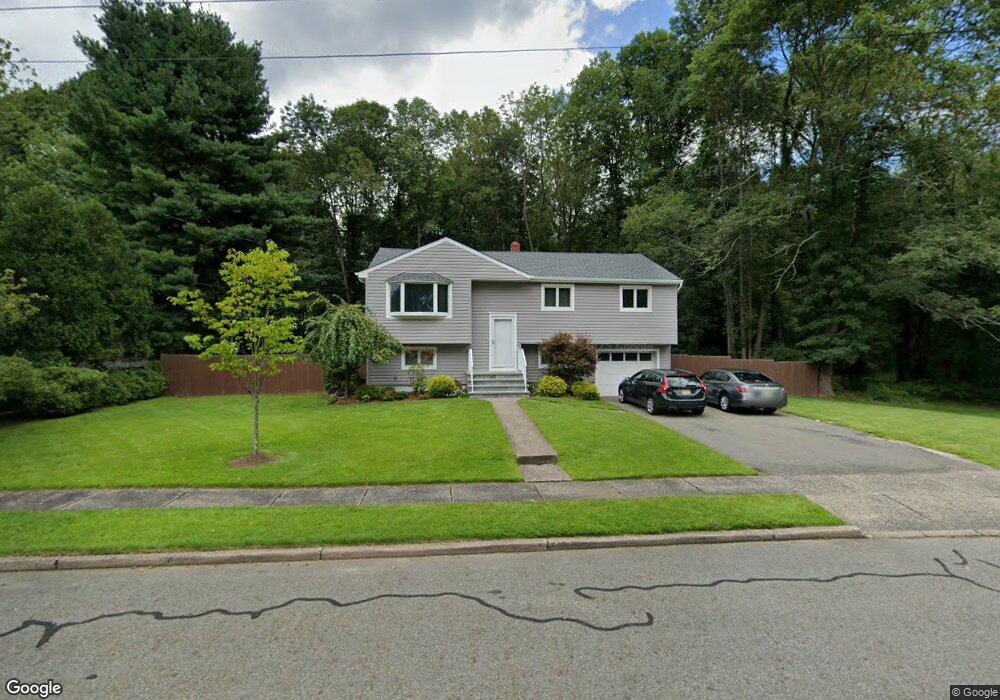 111 Primrose Ln, Closter, NJ 07624 - photo 1