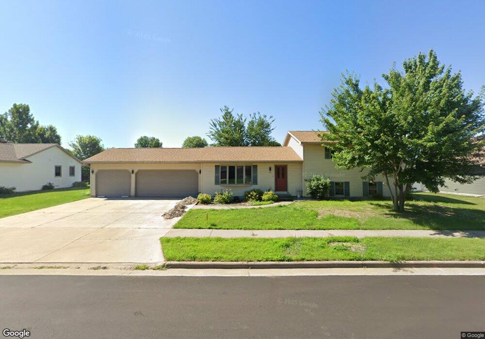 912 Packer Dr, Holmen, WI 54636 - photo 1