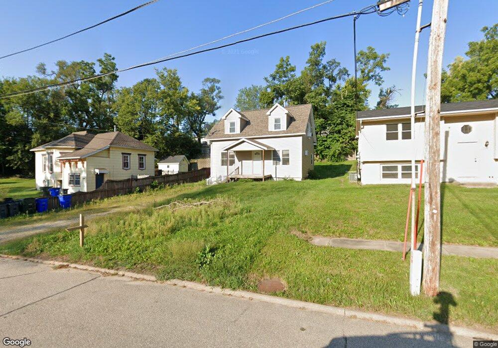 3042 Woodland Dr SW, Cedar Rapids, IA 52404 - photo 1