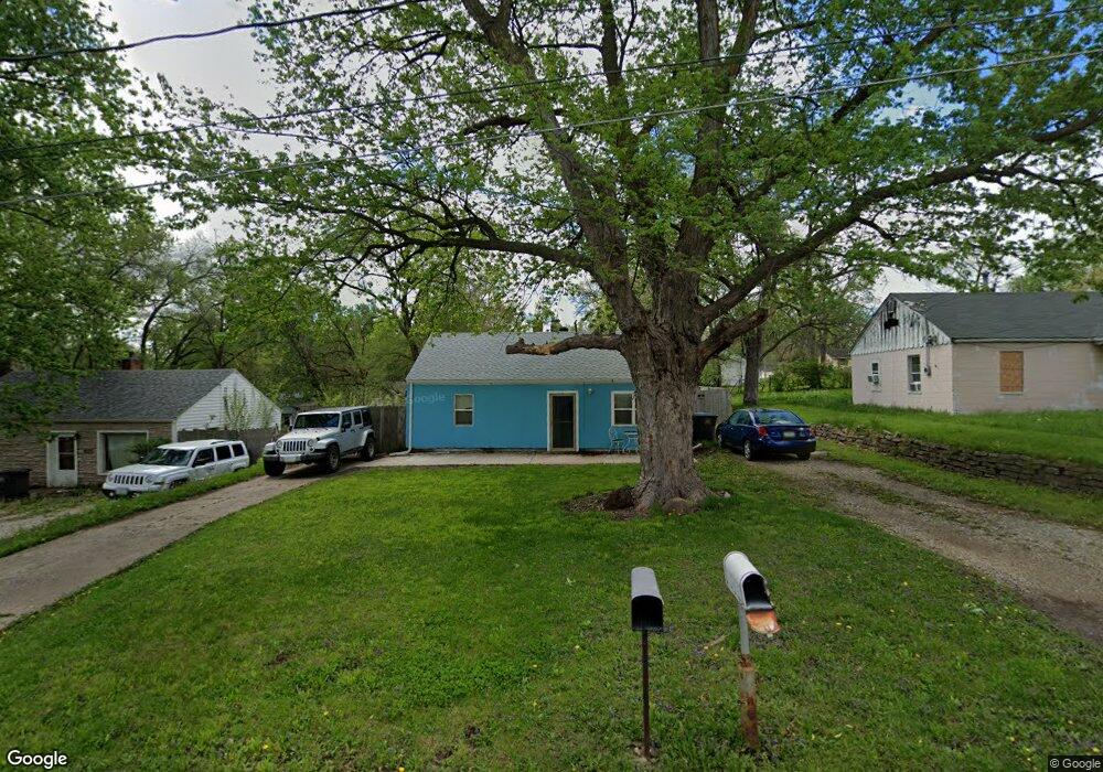 407 E Wall Ave, Des Moines, IA 50315 - photo 1