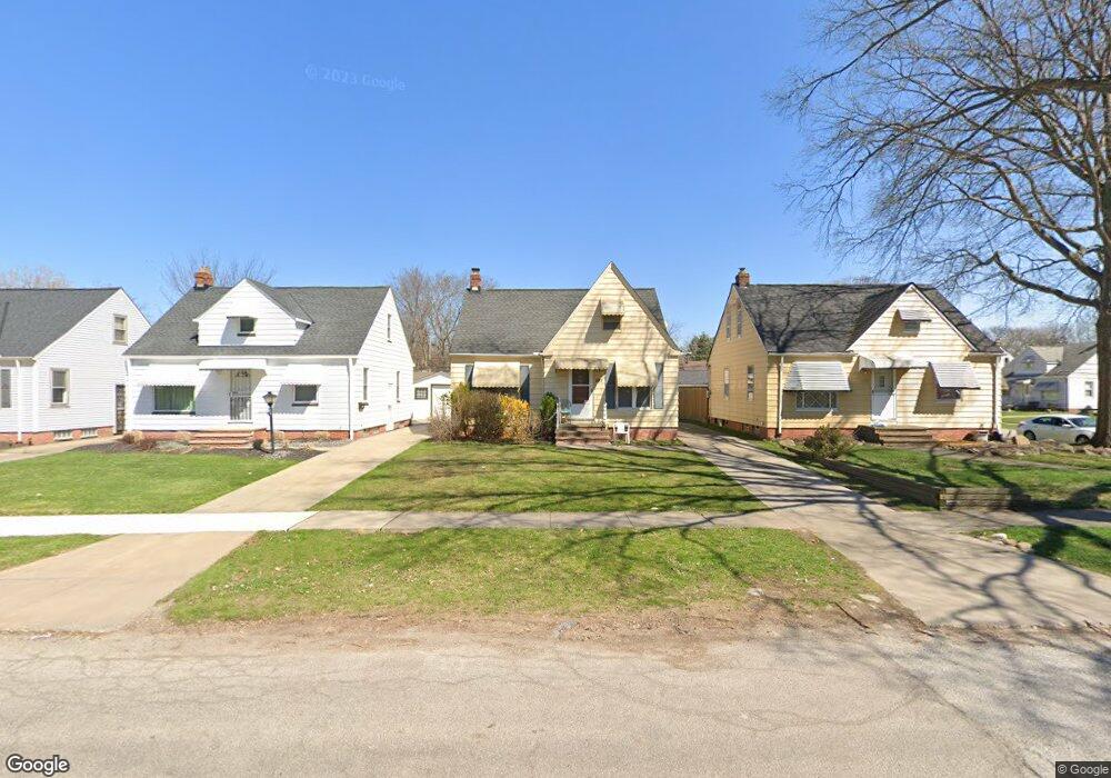 5553 Thomas St, Maple Heights, OH 44137 - photo 1