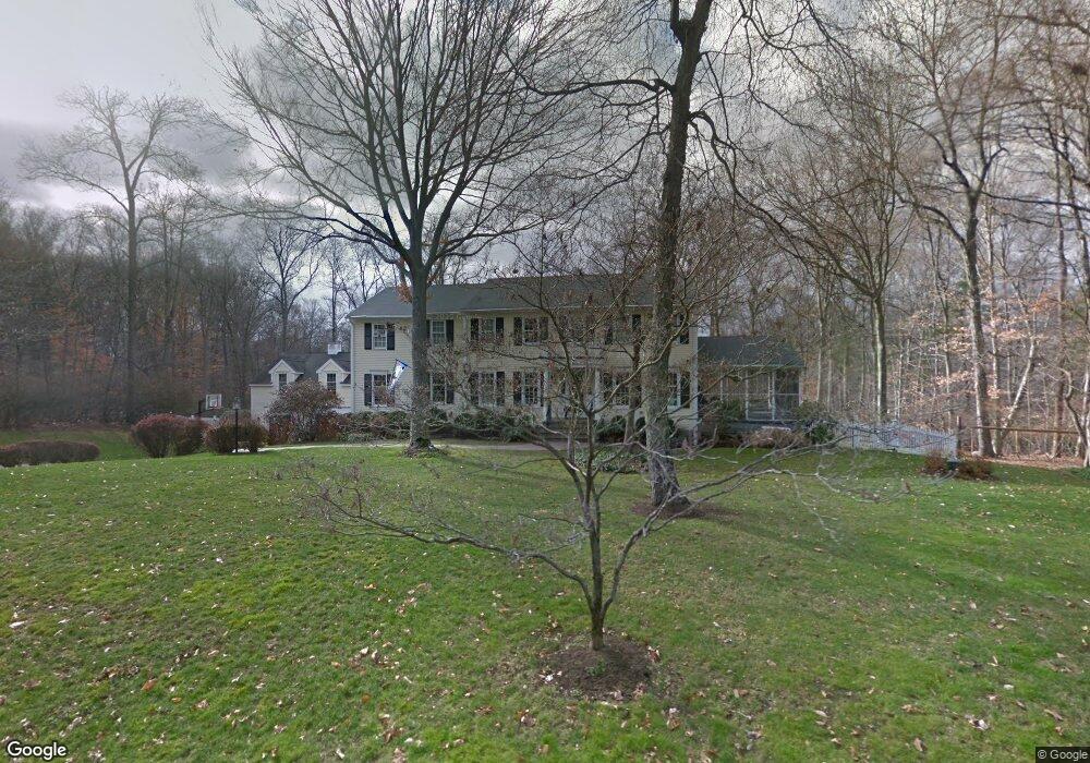 102 Queens Grant Rd, Fairfield, CT 06824 - photo 1