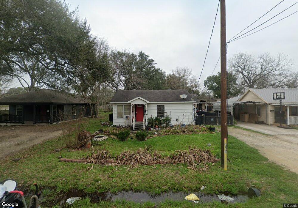 220 W Jordan St, Alvin, TX 77511 - photo 1