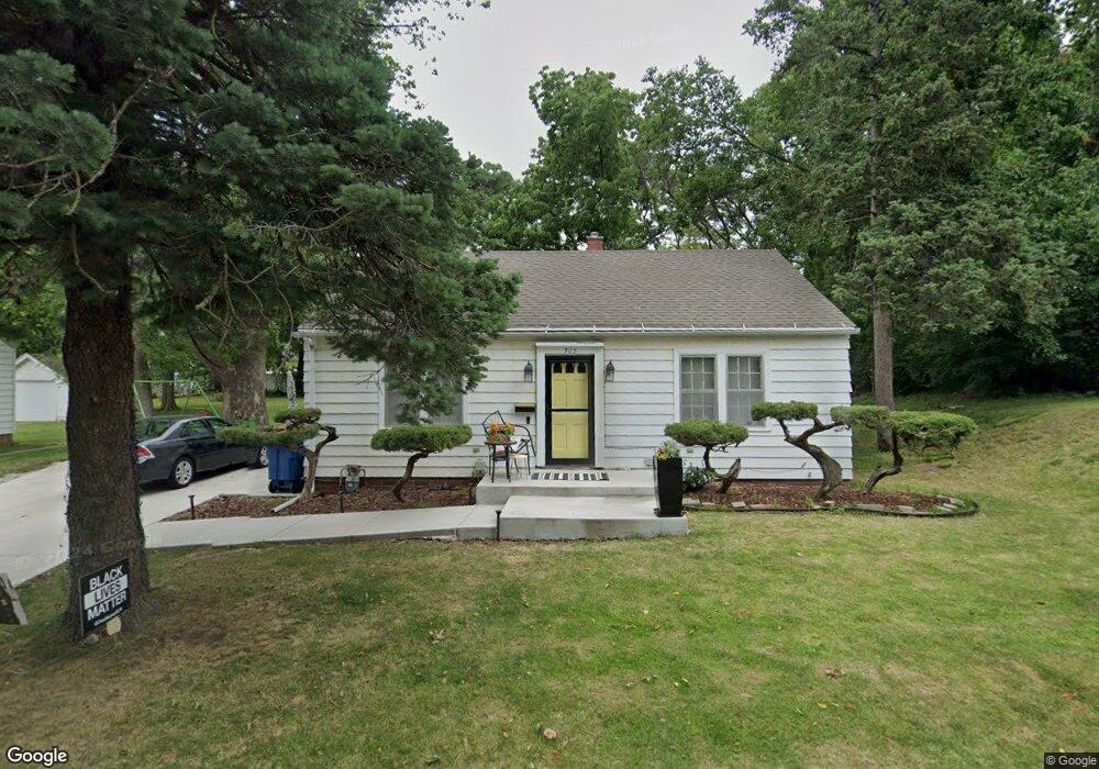 905 Leach Ave, Des Moines, IA 50315 - photo 1