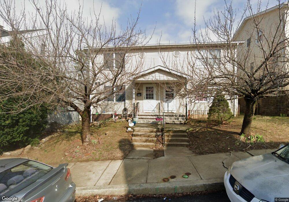 609 Maple St, Reading, PA 19602 - photo 1