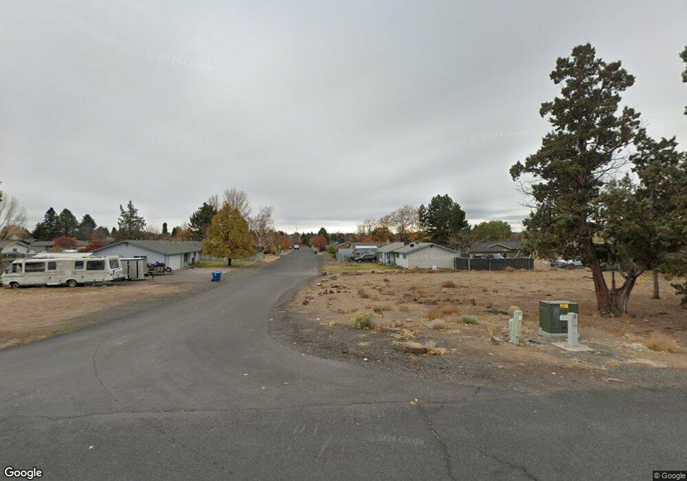 2512 SW Cascade Ave, Redmond, OR 97756 - photo 1