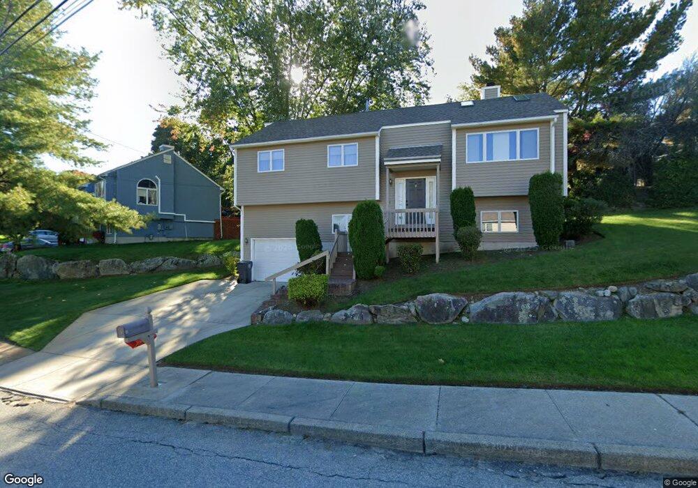 15 Woodcrest Ct, Cranston, RI 02921 - photo 1