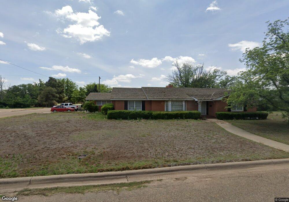 2401 W 12th St, Plainview, TX 79072 - photo 1