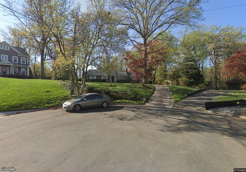 7615 Woodridge Cir, Alexandria, VA 22308 - photo 1