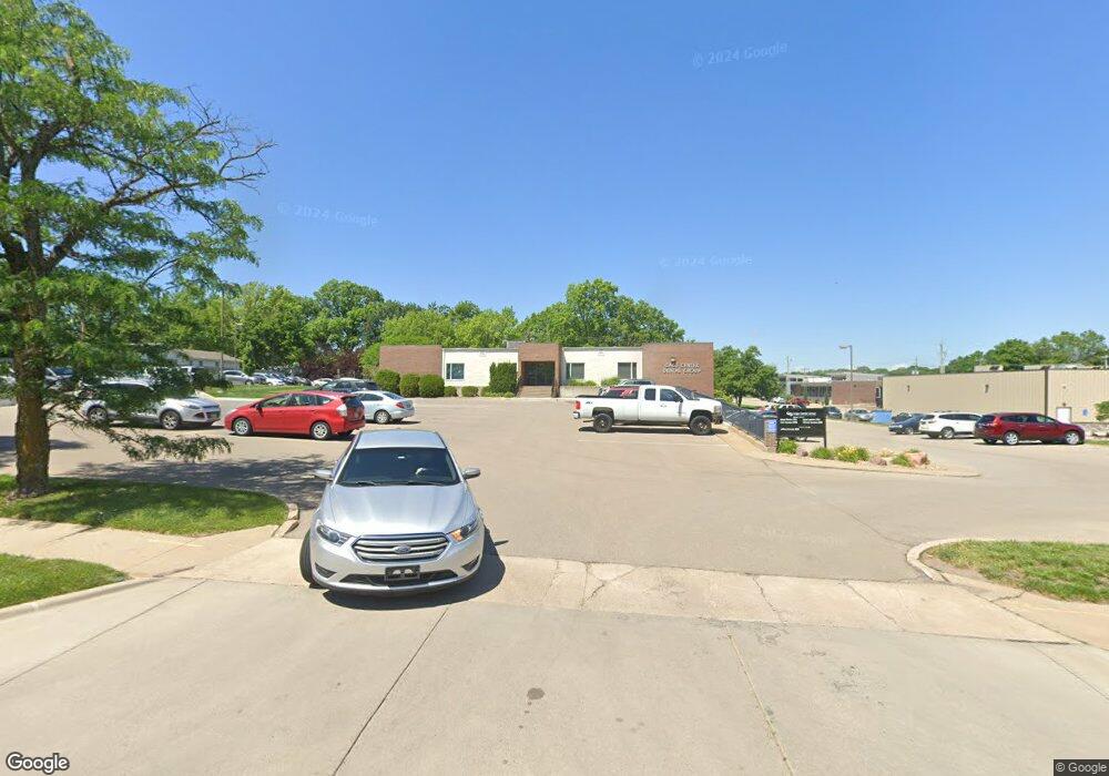 1271 SW Woodhull St, Topeka, KS 66604 - photo 1