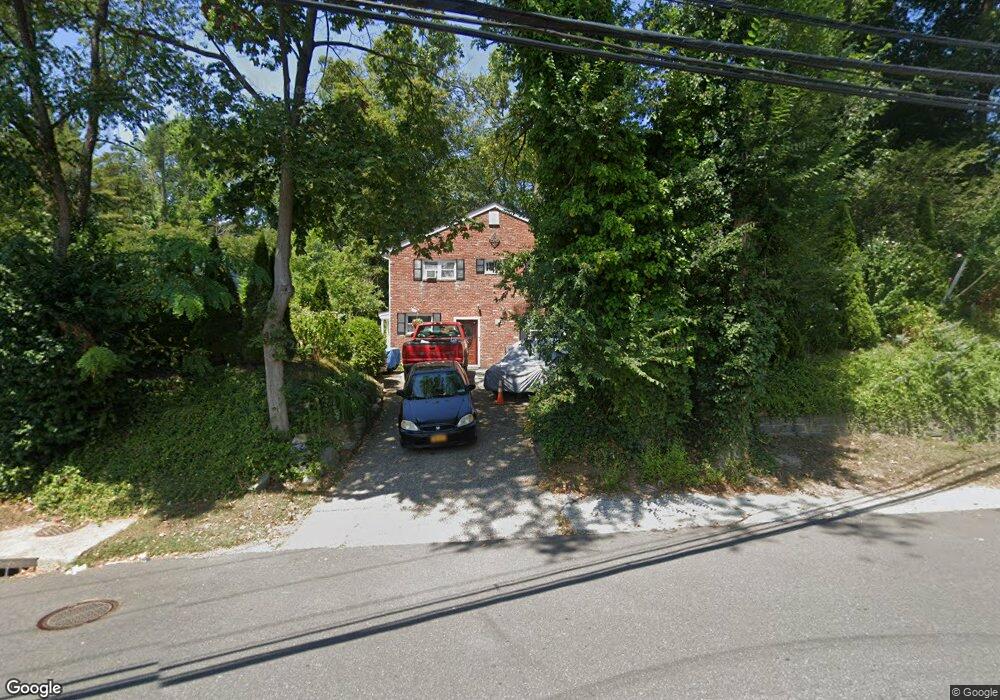 122 Landing Rd, Glen Cove, NY 11542 - photo 1