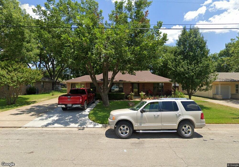 1114 Whaley Dr, Gainesville, TX 76240 - photo 1